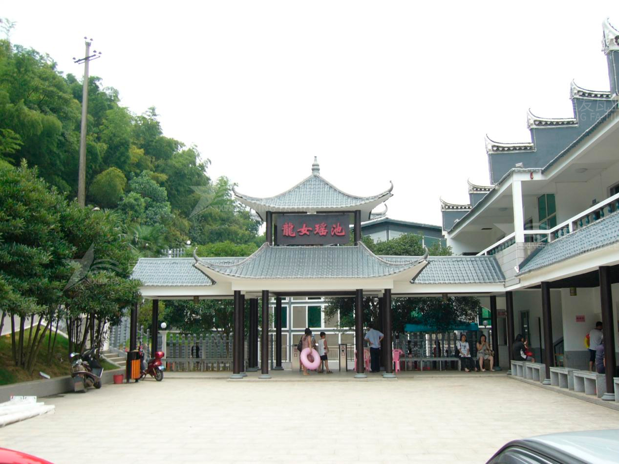 屋頂材料合成樹(shù)脂瓦和不銹鋼瓦哪個(gè)好？選擇很重要！