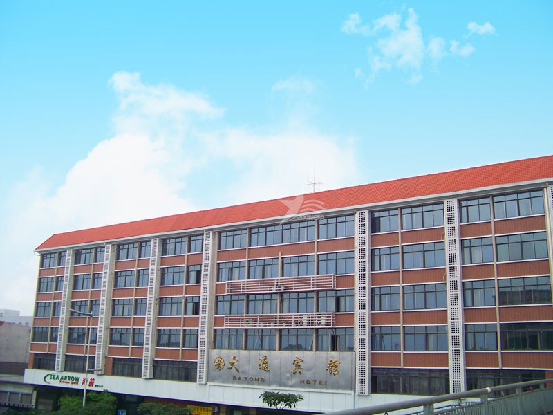 合成樹(shù)脂瓦：輕材質(zhì)高性能，助力屋面建材市場(chǎng)持續發(fā)展